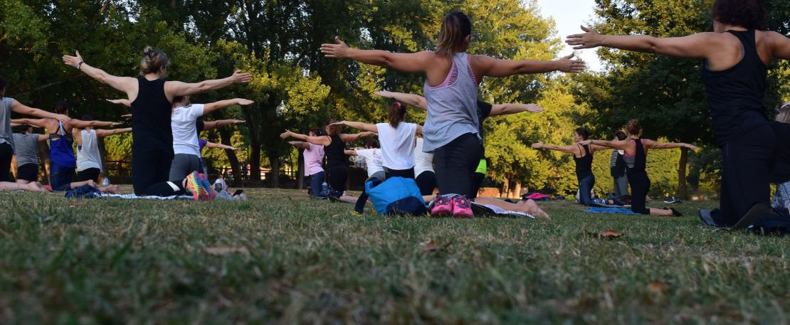 Cours de pilates extérieur