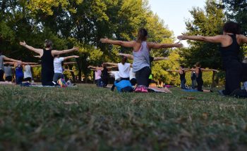 Cours de pilates extérieur